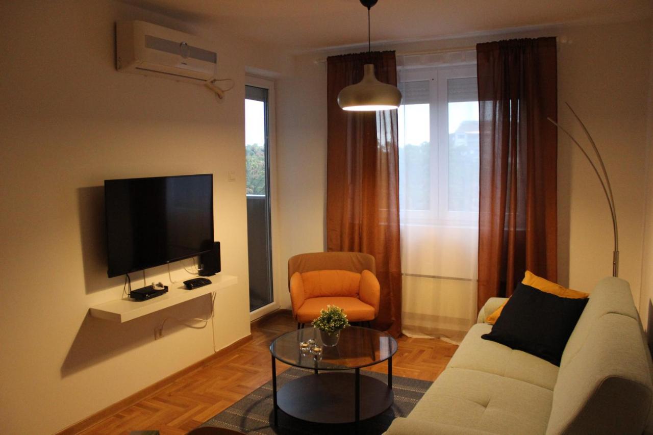 Luxury Apartments Parking In Garage Nis Exterior foto